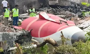 DGCA Alert : अहमदाबाद विमान हादसे के बाद सतर्क हुआ DGCA, सभी विमानों के ईंधन नियंत्रण की जांच के दिए आदेश