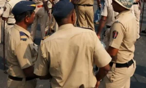 CRPF jawan crime : पत्नी का सिर काटकर हत्या करने के बाद खुद न्यूज चैनल पहुंचा CRPF कांस्टेबल, बताया पूरा मामला