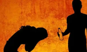 Delhi Acid Attack: राजधानी में शर्मनाक वारदात, DU की छात्रा पर तेजाब से हमला, हाथ बुरी तरह झुलसे